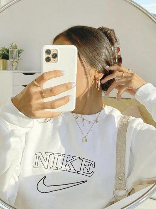 Vintage nike sweatshirt discount white